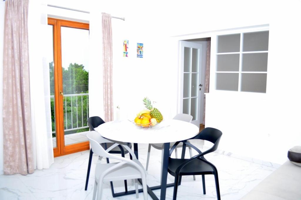 Apartments Ratko Tucepi Ngoại thất bức ảnh