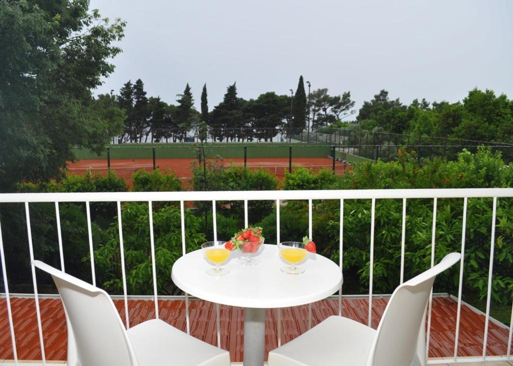Apartments Ratko Tucepi Ngoại thất bức ảnh
