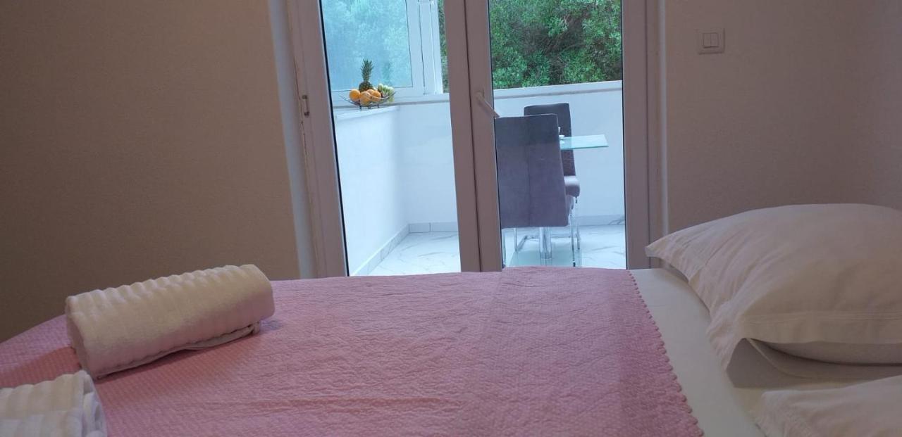 Apartments Ratko Tucepi Ngoại thất bức ảnh