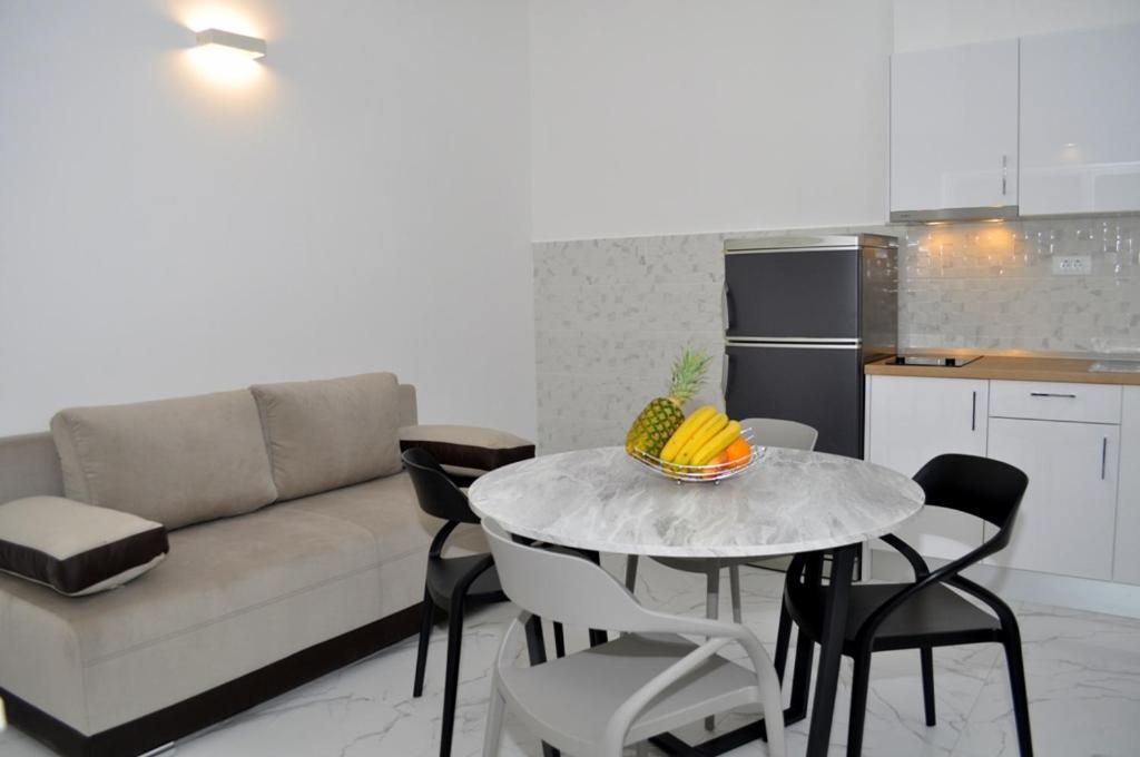 Apartments Ratko Tucepi Ngoại thất bức ảnh