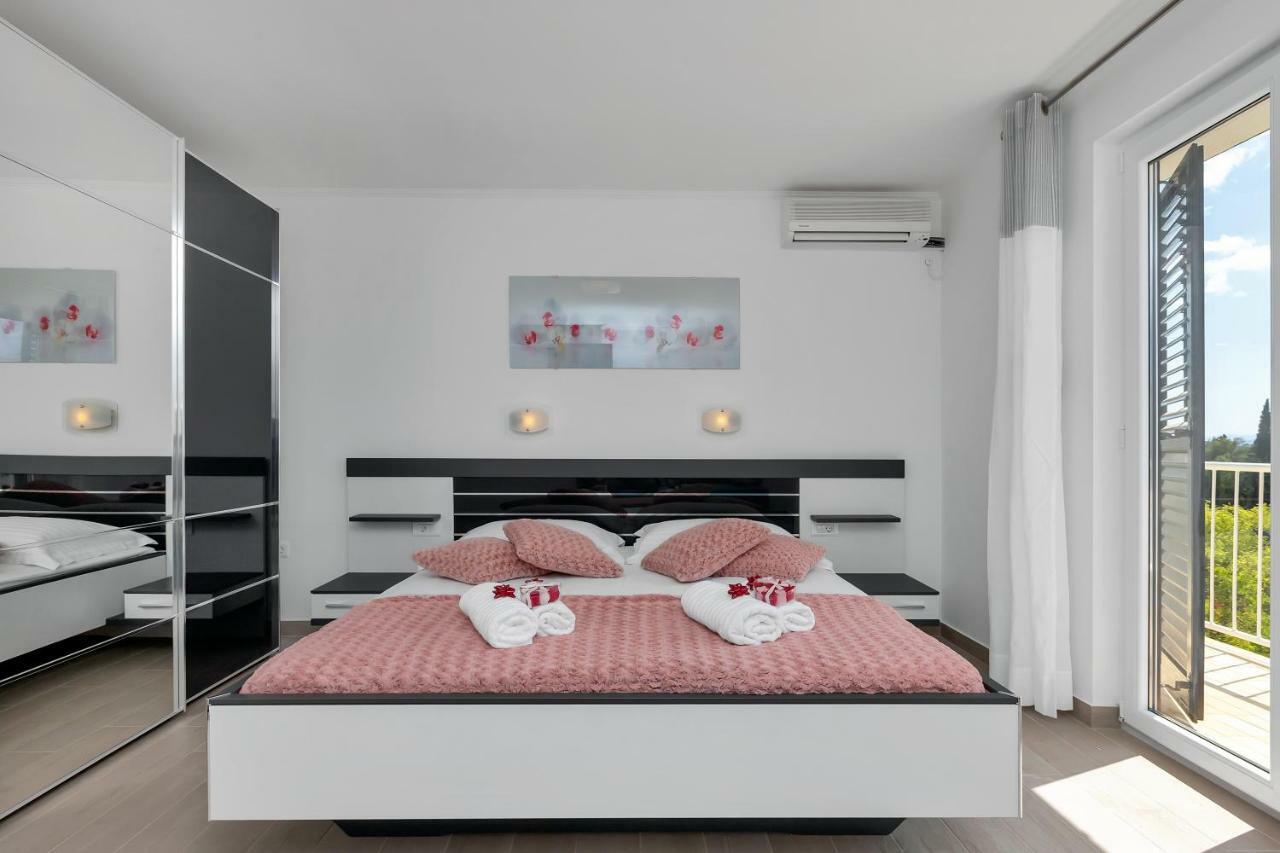Apartments Ratko Tucepi Ngoại thất bức ảnh