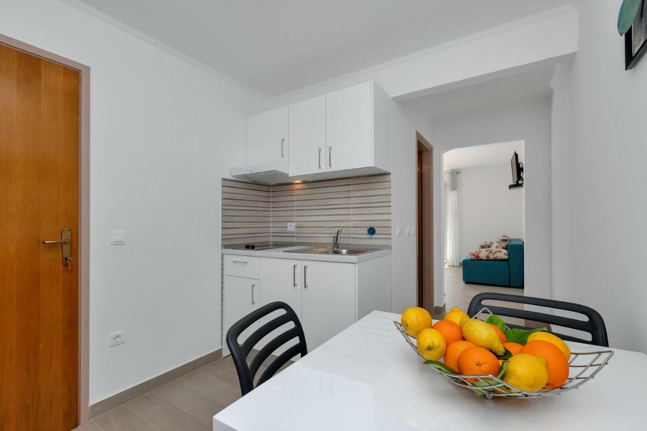 Apartments Ratko Tucepi Ngoại thất bức ảnh