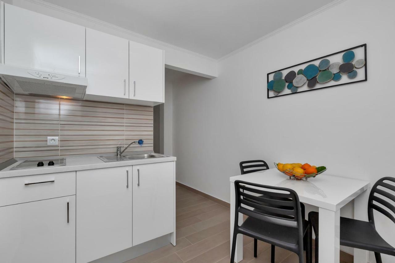 Apartments Ratko Tucepi Ngoại thất bức ảnh