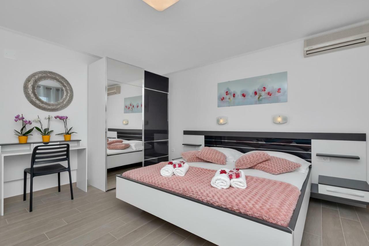 Apartments Ratko Tucepi Ngoại thất bức ảnh